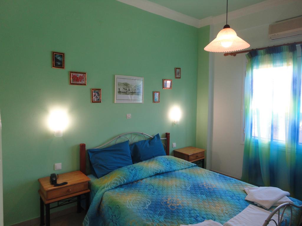 Apergis Rooms Ermoupoli Esterno foto