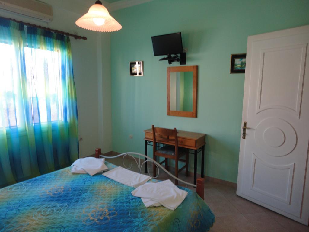 Apergis Rooms Ermoupoli Esterno foto