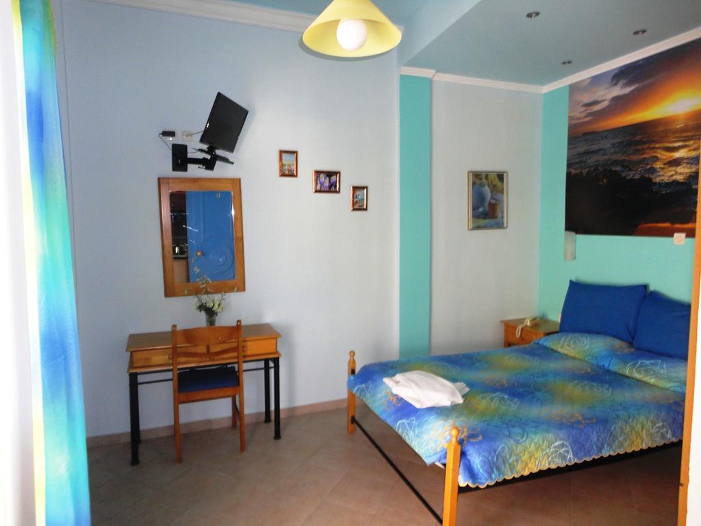 Apergis Rooms Ermoupoli Esterno foto