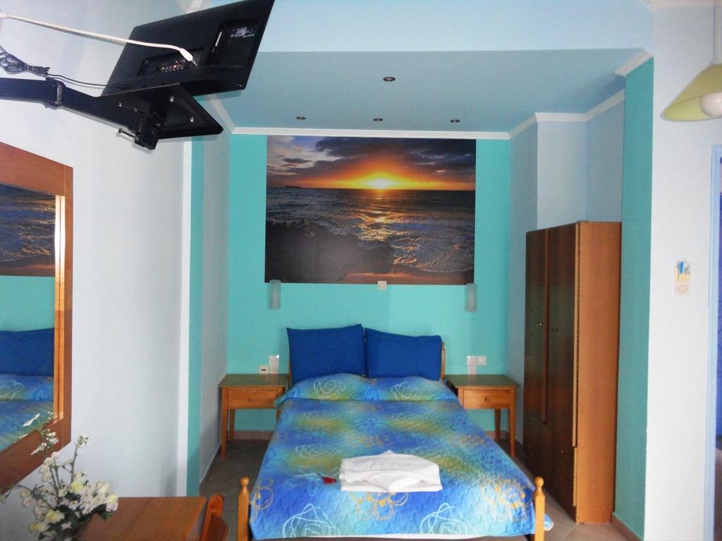 Apergis Rooms Ermoupoli Esterno foto