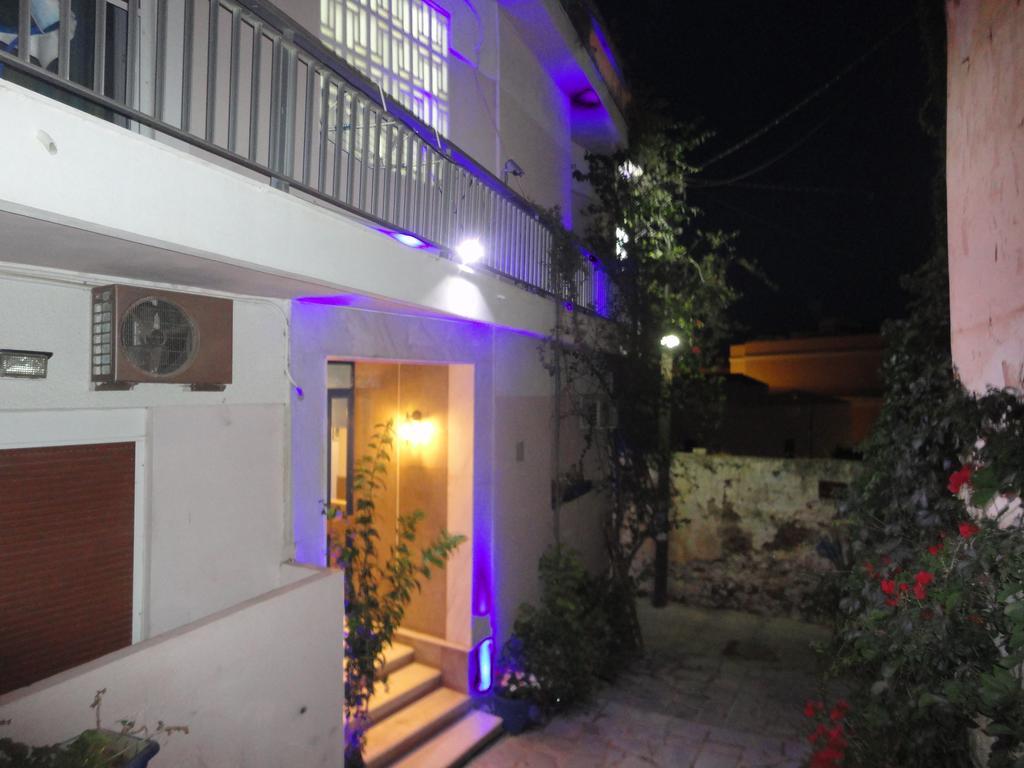 Apergis Rooms Ermoupoli Esterno foto