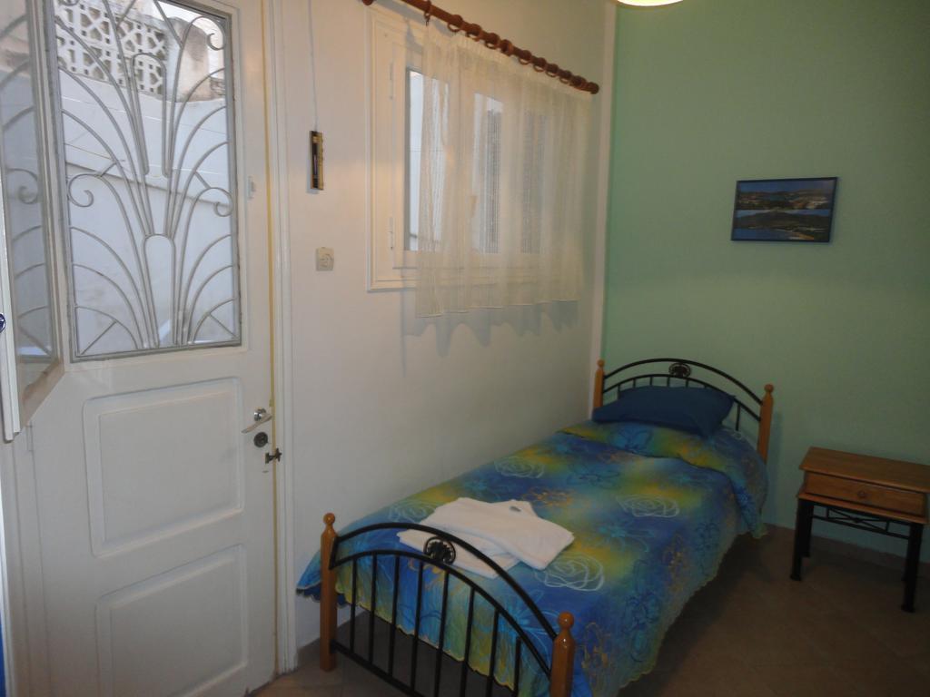 Apergis Rooms Ermoupoli Esterno foto