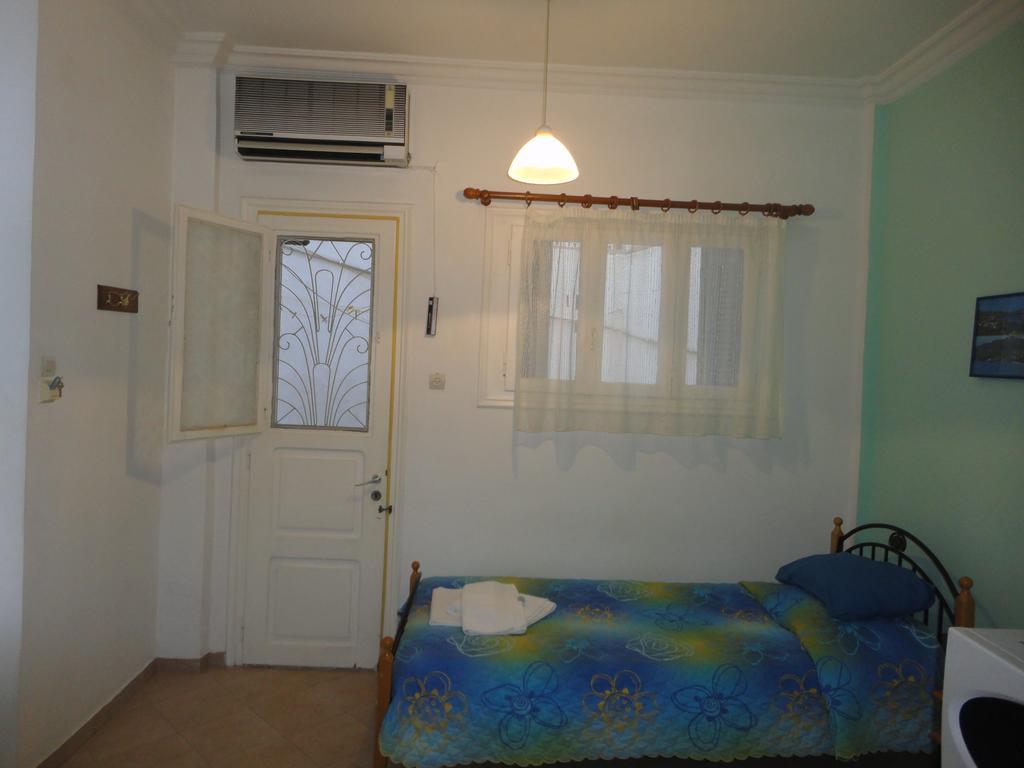Apergis Rooms Ermoupoli Esterno foto