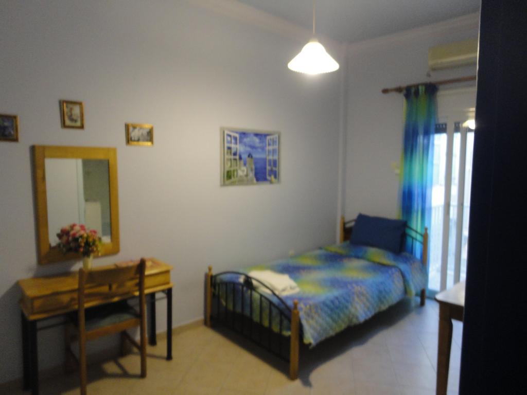 Apergis Rooms Ermoupoli Esterno foto