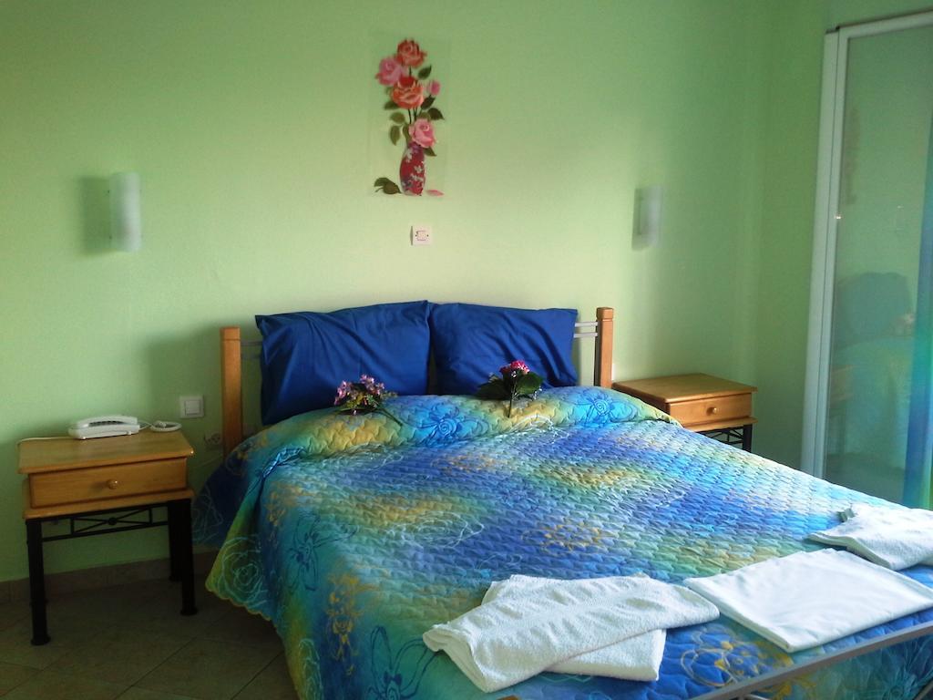 Apergis Rooms Ermoupoli Esterno foto