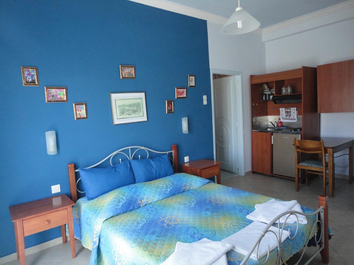 Apergis Rooms Ermoupoli Esterno foto