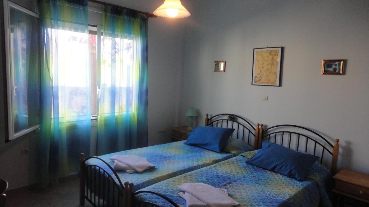 Apergis Rooms Ermoupoli Esterno foto